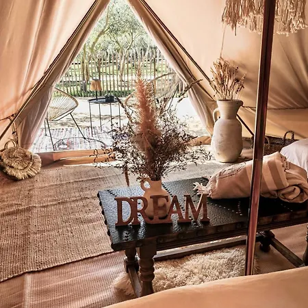 Experience Glamping, Domaine Lessya & *
