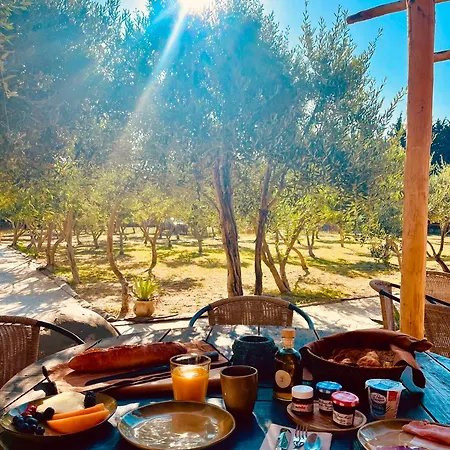 Experience Glamping, Domaine Lessya & *